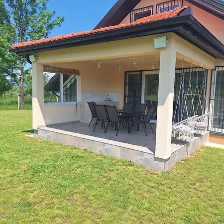 Biskupici 펜션 비소코