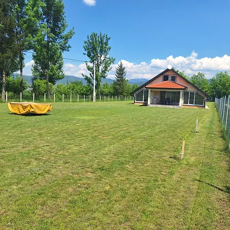 Biskupici 펜션 비소코