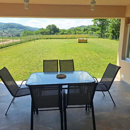 Biskupici 펜션 비소코