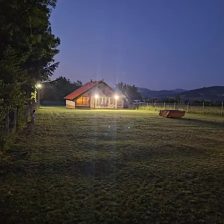 Biskupici 펜션 비소코