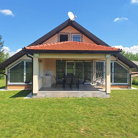 Biskupici 펜션 비소코